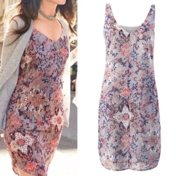 Robe CAbi Everybody Hydrangea – Taille M, Floral Rose/violet, Dos Bas, Occasion Très Bon état